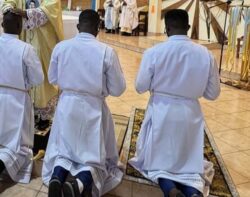 19 nuevos Diáconos en Burkina Faso: obispo exhorta a ser testigos del Evangelio en su vida cotidiana 2 7 3