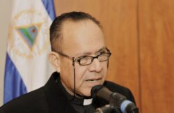 Ortega continúa con su saña persecutoria: Policía detiene a obispo de 80 años que estaba en clínica 2 7 6