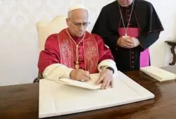 León XIV a lefebvristas: La Iglesia se abre al diálogo, pero no rasguen “la túnica inconsútil de Cristo” 2 8 1