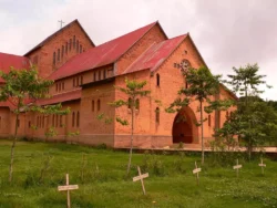 Sacerdotes denuncian “espiral de violencia” y ataques contra parroquias en el Congo 2 Sacerdotes denunciam espiral de violencia e ataques contra Paroquias no Congo