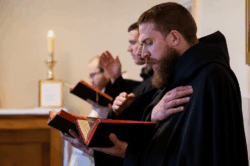 El renovado interés de los jóvenes por las órdenes religiosas 2 benedictinosewsdjfdk
