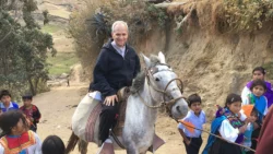 Presidente de Perú dice que Papa visitaría cinco ciudades de su país en noviembre 2 descarga