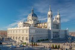 Papa León XIV visitará a la Virgen de la Almudena y le entregará un regalo misterioso, en Madrid 3 images
