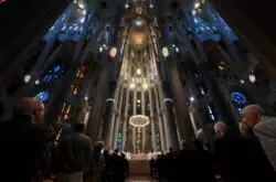 Papa en la inauguración de la torre de la Sagrada Familia: Dios nos regala un lugar, “su propio corazón” 2 papa barcelona sagrada familia