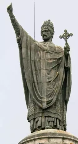 Beato Urbano II, tuvo que luchar contra un anti-papa y un emperador, convoca las cruzadas 3 6 6