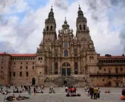 Santiago de Compostela recibe a miles de fieles para celebrar al santo patrón de España 2 Santiago de Compostela acolhe milhares de fieis para celebrar o padroeiro da Espanha