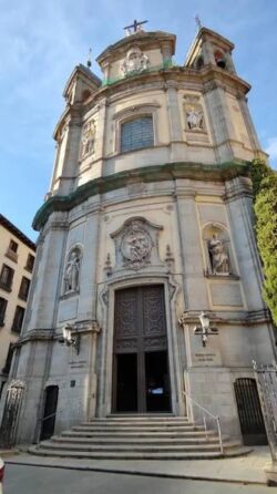 “Sentía un vacío enorme”: la iglesia de Malasaña que abre de madrugada para escuchar a quienes buscan una nueva oportunidad 2 magdas