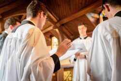 Sigue desplome de ordenaciones sacerdotales en Alemania: menos que la mitad de Francia 2 michel grolet osUR4i8CbRI unsplash