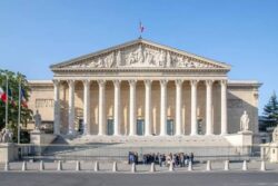 Ruptura histórica: la Iglesia reacciona a la aprobación de la eutanasia en Francia 2 parlmntfrc