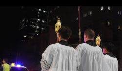 Paternidad, sacrificio y rosario: la peregrinación masculina nocturna que cambia a Sídney 2 1 5