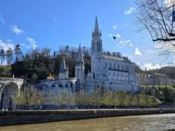 Lourdes recibirá a León XIV, entre el fervor mariano y la sombra de los mosaicos ocultos de Rupnik 2 10909 FL