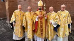 Obispo de Oslo organiza sínodo con estricto apego a doctrina de la Iglesia, no “democrático” 2 SMSUclergy 1920x1080 1