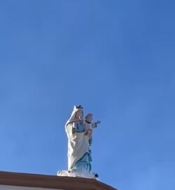 La imagen de la Virgen que no se cayó en el terremoto en Colombia 2 Sin titulo
