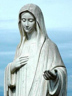 ¿Son sobrenaturales las apariciones de Medjugorje? Los análisis de la comisión Ruini y la Feria Cuarta 2 Statue of Our Lady of Medjugorje cropped