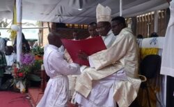 5 nuevos sacerdotes y 4 diáconos llamados a imitar a Cristo en República Centroafricana 2 1 11