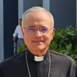 Obispo nicaragüense Baéz, exiliado en Florida, pide no ser pasivos ante dictaduras 2 443860841 998264441665605 3521131006308319620 n