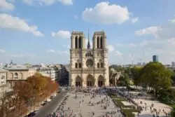 Notre-Dame de París cerrará al público durante tres días debido a la visita del Papa León XIV 2 443916581 761548732827772 2675189525456319656 n 700x467 1