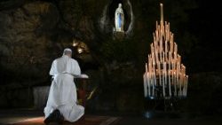 Papa en Lourdes: Unirse a la pasión de Cristo, por la oración y conversión, y ser misioneros de esperanza 3 5 1