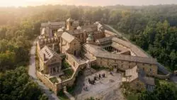 “Piedra sobre piedra, para que dure mil años”: monasterio que Carmelitas Descalzas construyen en USA, para que toque en la eternidad 2 6