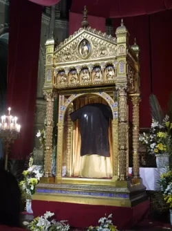 La Túnica inconsútil de Cristo se exhibirá en el Stade de France durante la vigilia juvenil con el Papa 2 Argenteuil 95 Sainte Tunique 2016