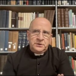 Padre exorcista Ripperger sugiere pedir a los ángeles que nos mantengan ocultos de algunos 2 Chad Ripperger 2022