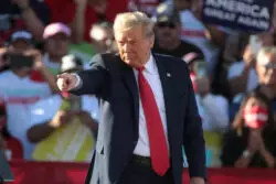 León reconstruye puentes con episcopado americano; tensión con Casa Blanca mantiene su fuego 2 Donald Trump 50548265318