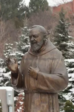 Padre Pío: “Aquí abajo solo vemos el reverso del bordado” 2 IMG 4038