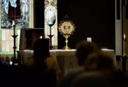 Eucaristía, María y tradición: por qué algunas mujeres están eligiendo la Iglesia Católica en EE. UU. 2 matea gregg Xno8EGzc EE unsplash