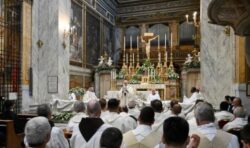 León XIV: pidamos a María su Buen Consejo para acoger la Palabra divina 5 papa miss genazzano vatican media 700x413 1