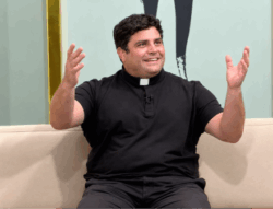 “¿Nunca pensaste en ser sacerdote?”: La pregunta que le hizo su novia antes de morir y que años después lo llevó al seminario 2 verde 1