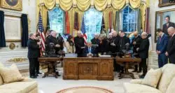 No querían ser escenografía electoral: Obispos hablan de foto con Trump, pero reivindican orar 2 1 13