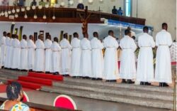 17 nuevos diáconos en Costa de Marfil, animados a servir a las personas “en todo tiempo y lugar” 2 1