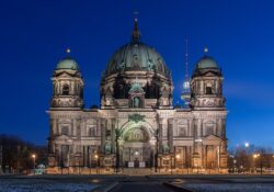 Crecieron sin fe, pero hoy buscan el bautismo: el despertar católico de jóvenes en Berlín 2 141227 Berliner Dom
