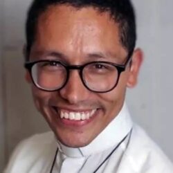 Convertido del islamismo a la Iglesia, fue ordenado sacerdote hace casi 10 años 2 2 8