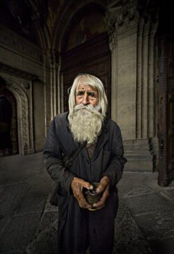“Vivía con una pensión de 95 dólares y lo donó todo a la Iglesia”: la historia del mendigo Dobri Dobrev 2 Dobri Dobrev Sofia 2006