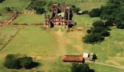 Sus ruinas profetizan – Sacralización de la vida entera en la reducciones jesuíticas 3 FaUAWssWYAkEMHH 700x407 1