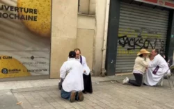 La hija primogénita despertó: León XIV, Lourdes y una Francia que volvió a buscar a Dios 4 confissao paris papa 700x439 1