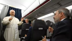 La hija primogénita despertó: León XIV, Lourdes y una Francia que volvió a buscar a Dios 3 papa aviao 700x402 1